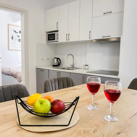 2 Bedrooms 1032 *