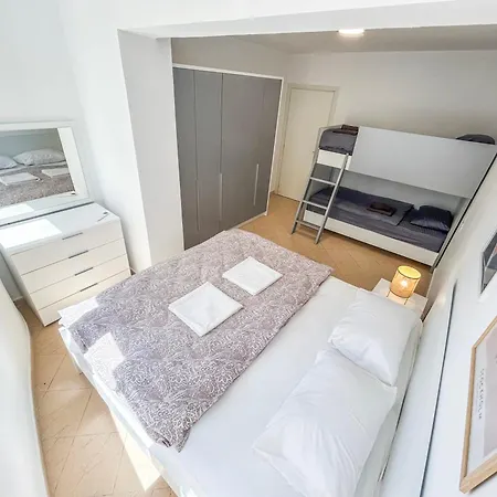 2 Bedrooms 1032 *