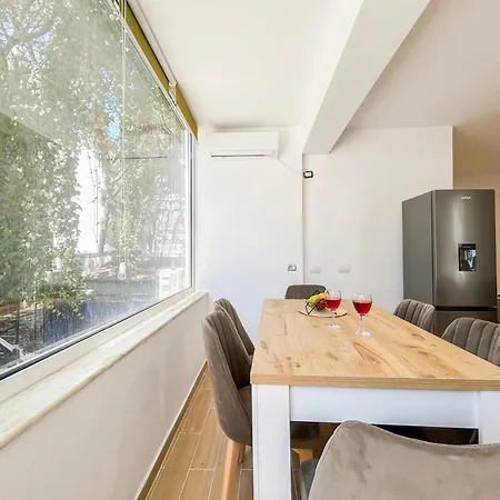 2 Bedrooms 1032