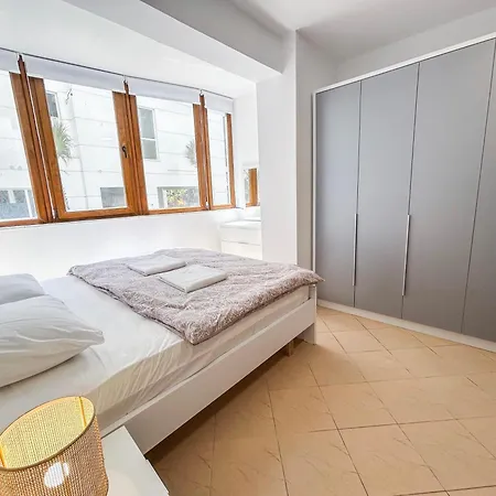 Apartment 2 Bedrooms 1032 *