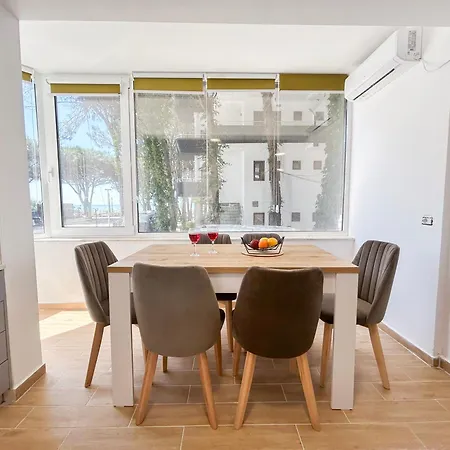 2 Bedrooms 1032 Apartment *
