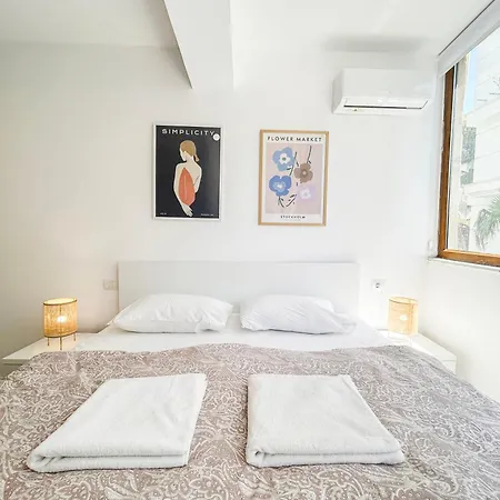 Apartment 2 Bedrooms 1032 *