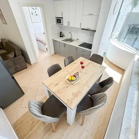 2 Bedrooms 1032