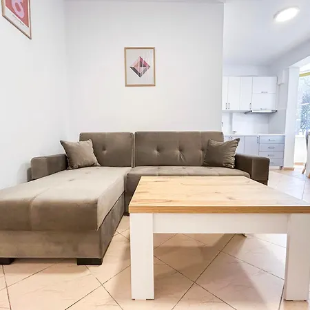 Apartment 2 Bedrooms 1032 Golem (Tirana)