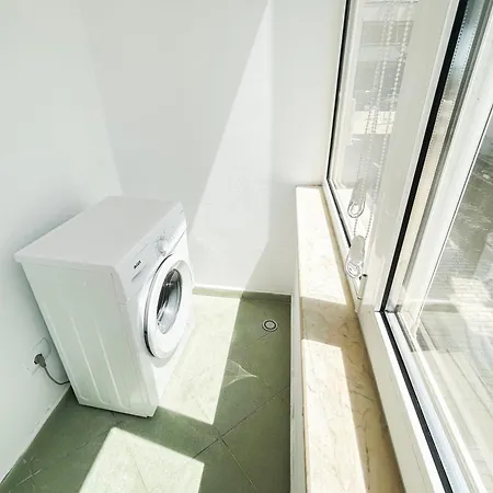 2 Bedrooms 1032 Apartment
